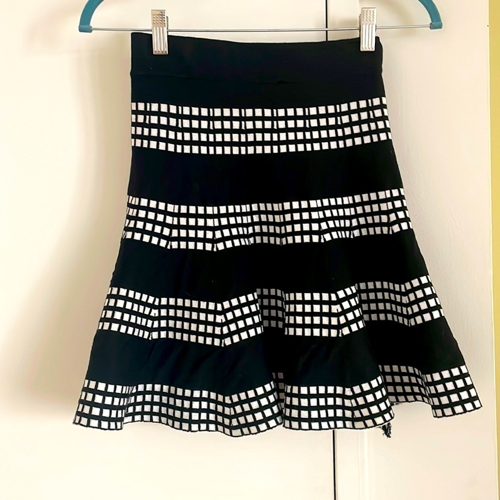 Black & White Flirty Knit Mini Skirt​​​​​​​​​​​